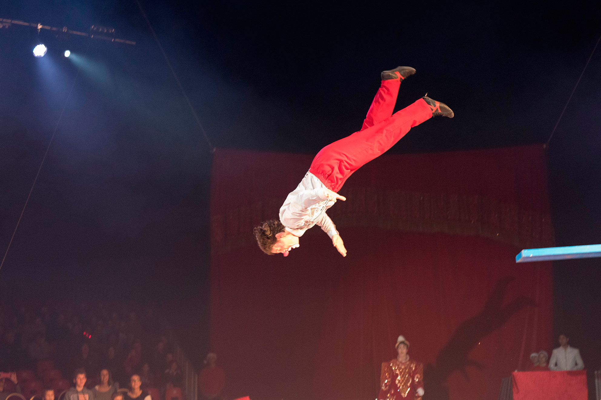 Cirque Noel Medrano
